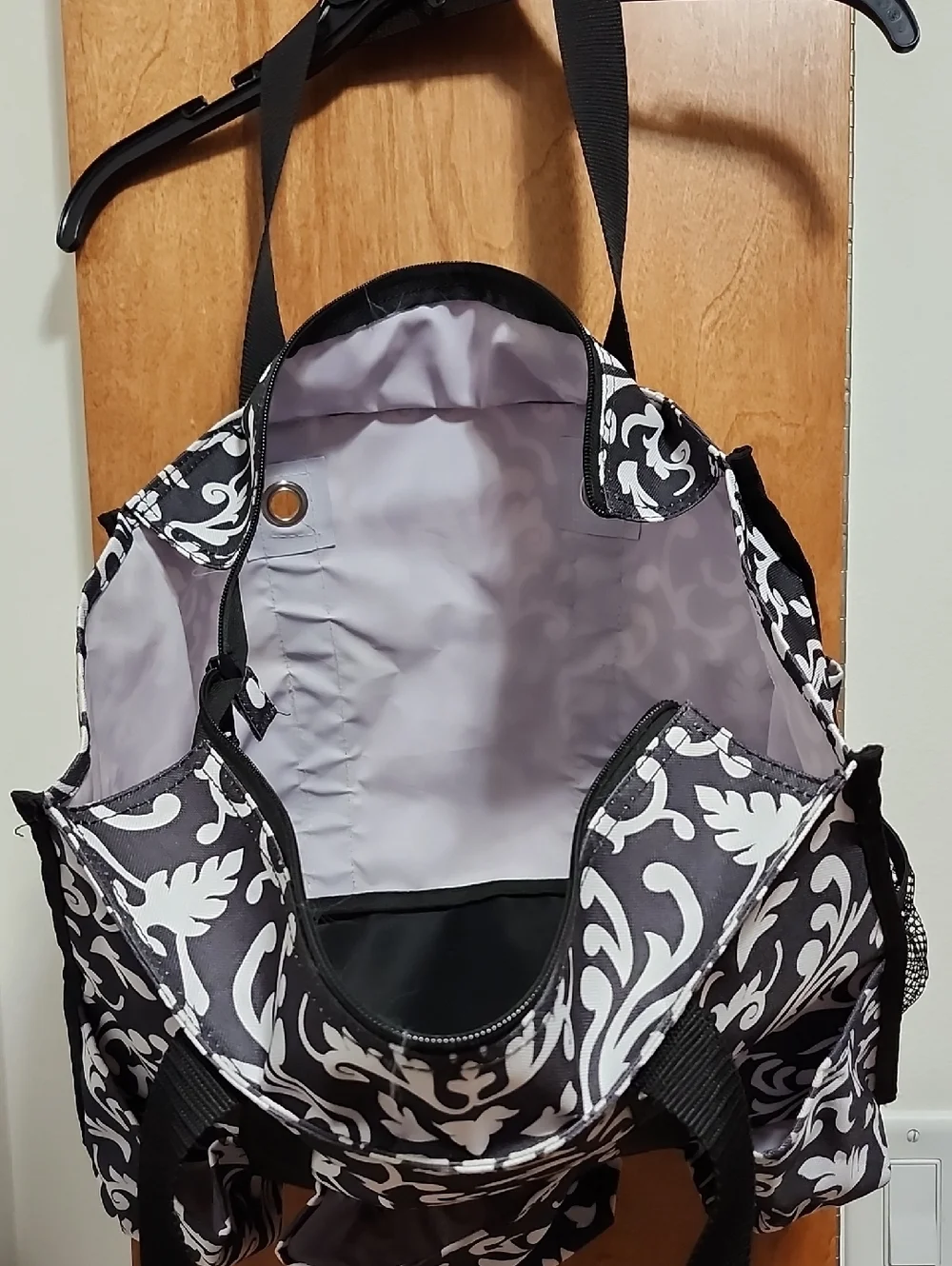 Thirty One Black & White Patterned Tote Bag With Multiple Pockets & 2 Straps - Picture 4 of 6